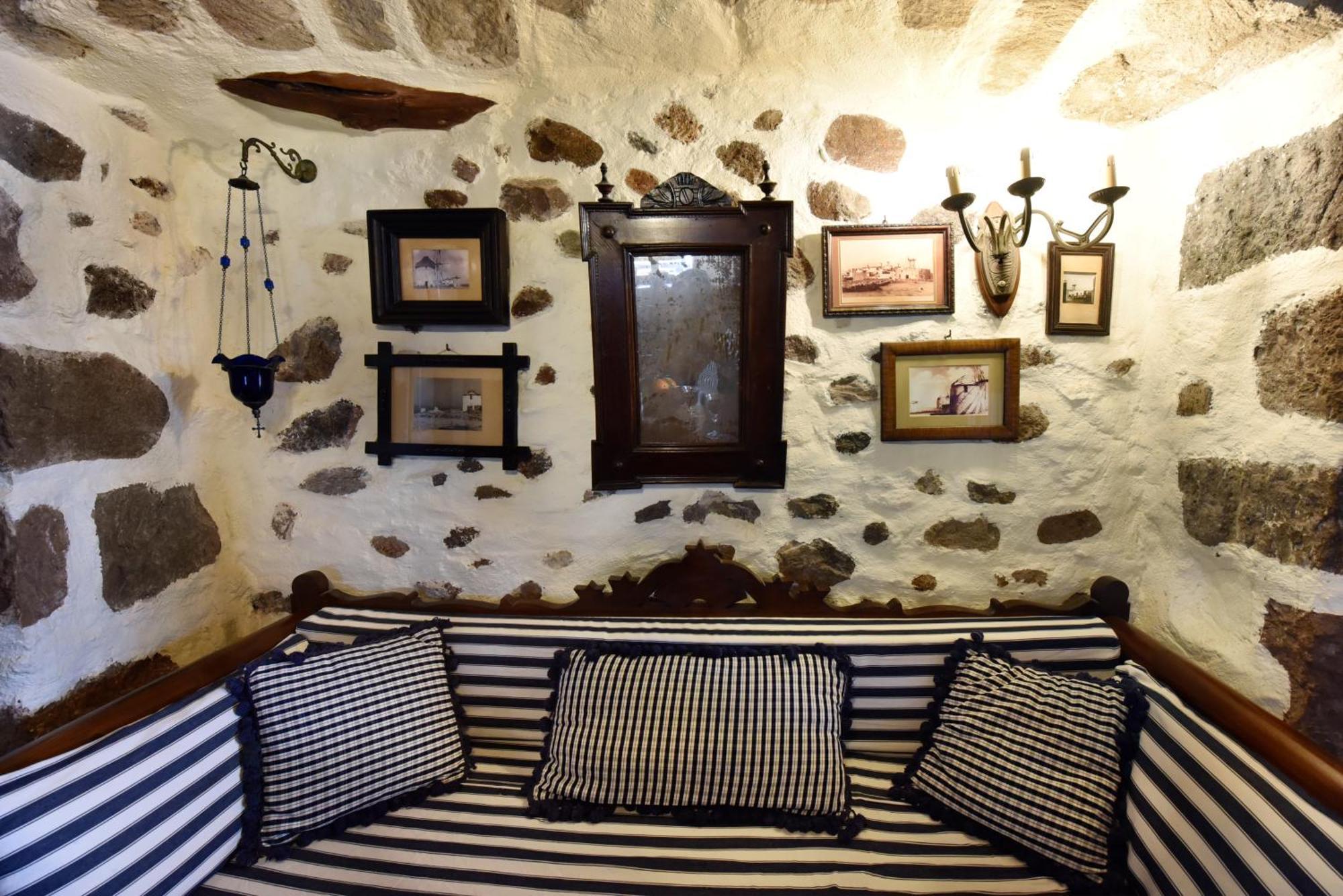 Anastasia'S Windmill And Anastasia'S Studio Plaka  Exterior photo