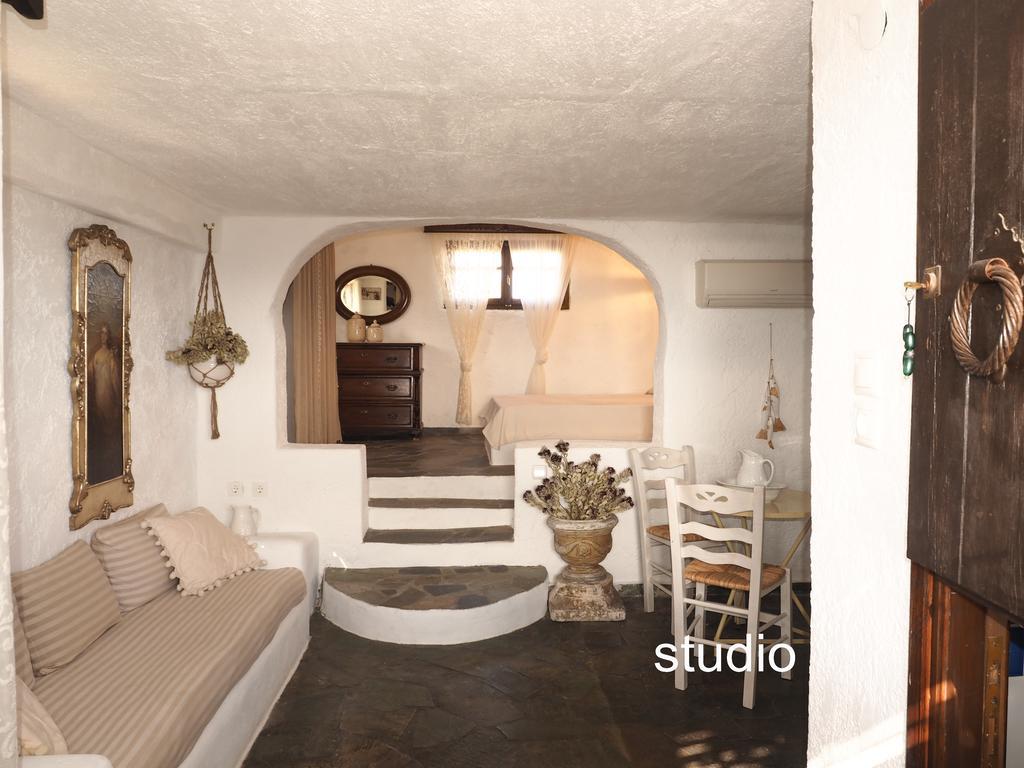 Anastasia'S Windmill And Anastasia'S Studio Plaka  Exterior photo